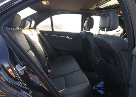 2014 Mercedes-Benz C 250 Sport z USA, uszkodzony, nr VIN WDDGF4HB0EA966592